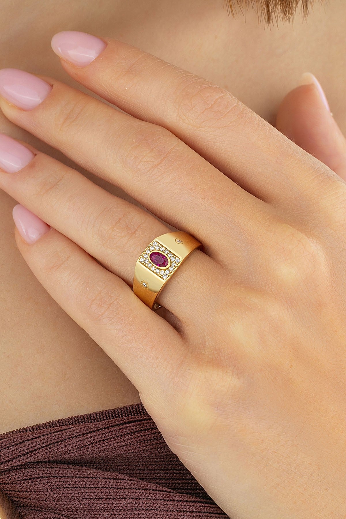 Kırmızı Taşlı Oriental Altın Yüzük Ürün ana görseli