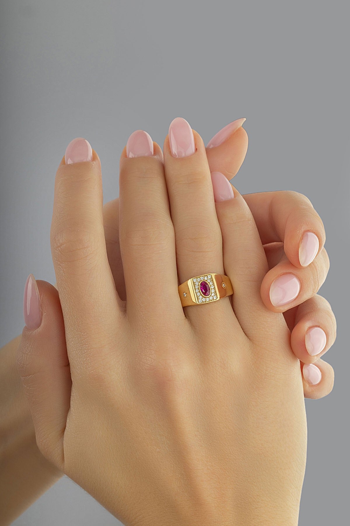 Kırmızı Taşlı Oriental Altın Yüzük Ürün ikincil görseli