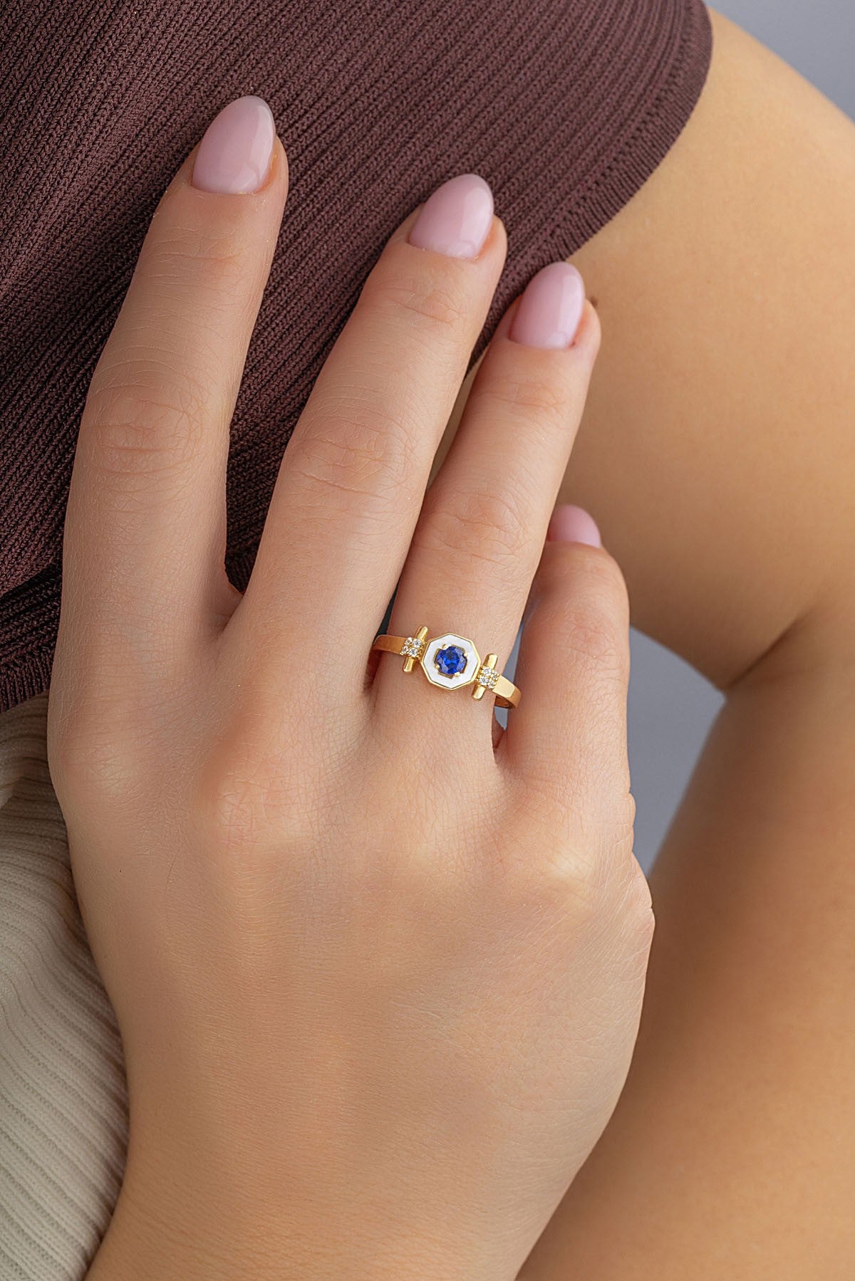 Mavi Taşlı Sekizgen Altın Yüzük