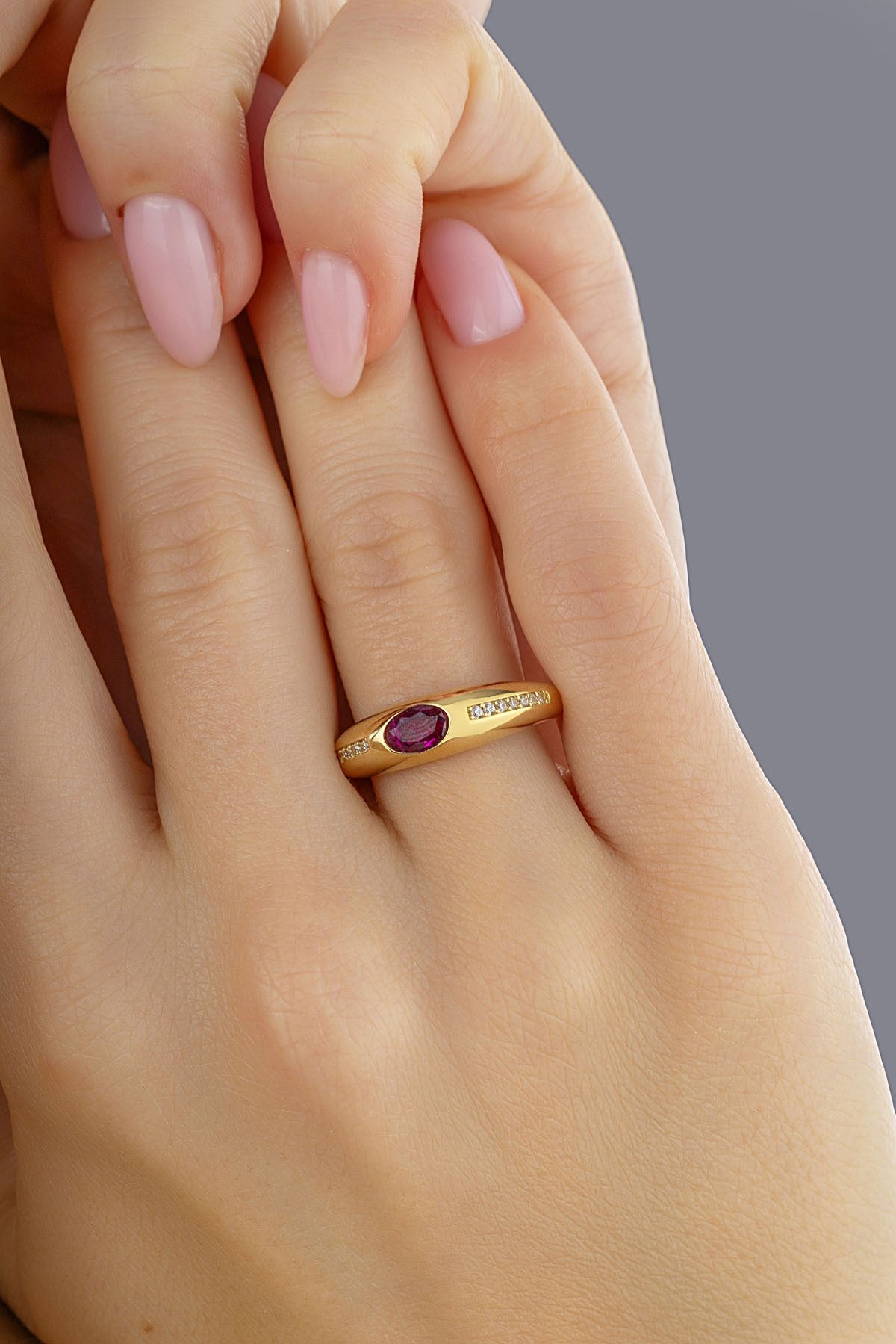 Mor Taşlı Round Altın Yüzük Ürün ikincil görseli