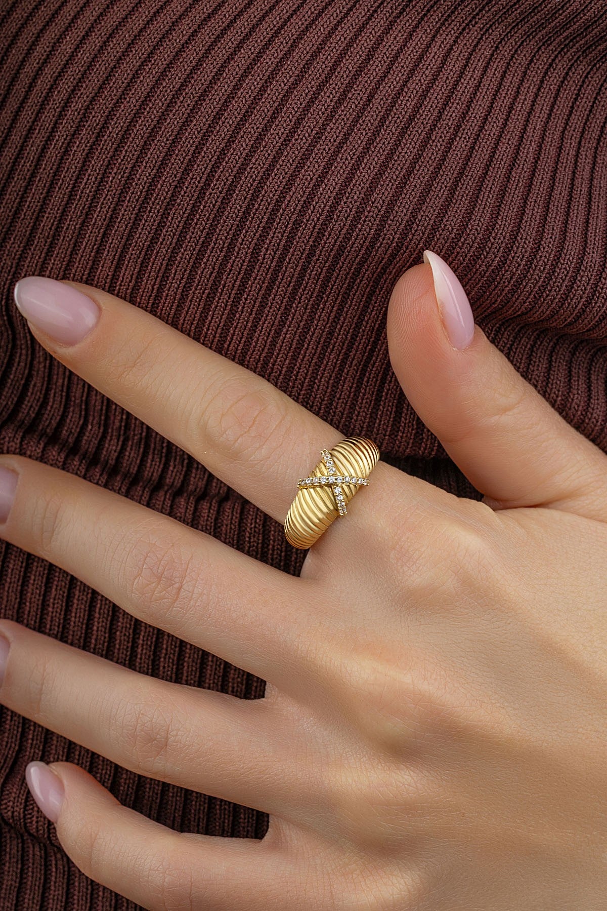 14 Ayar Taşlı Nişan Altın Yüzük