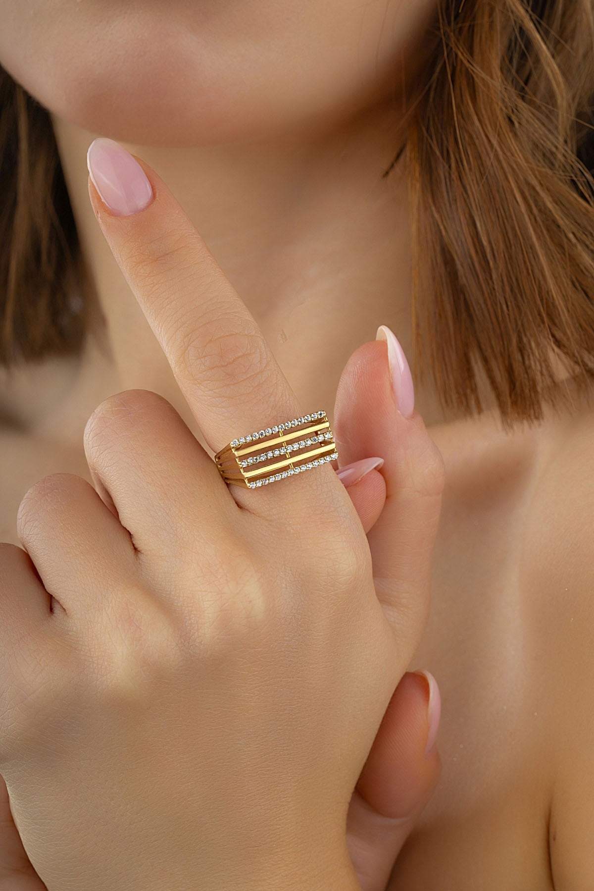 Trio Taş Kare Altın Yüzük Ürün ana görseli