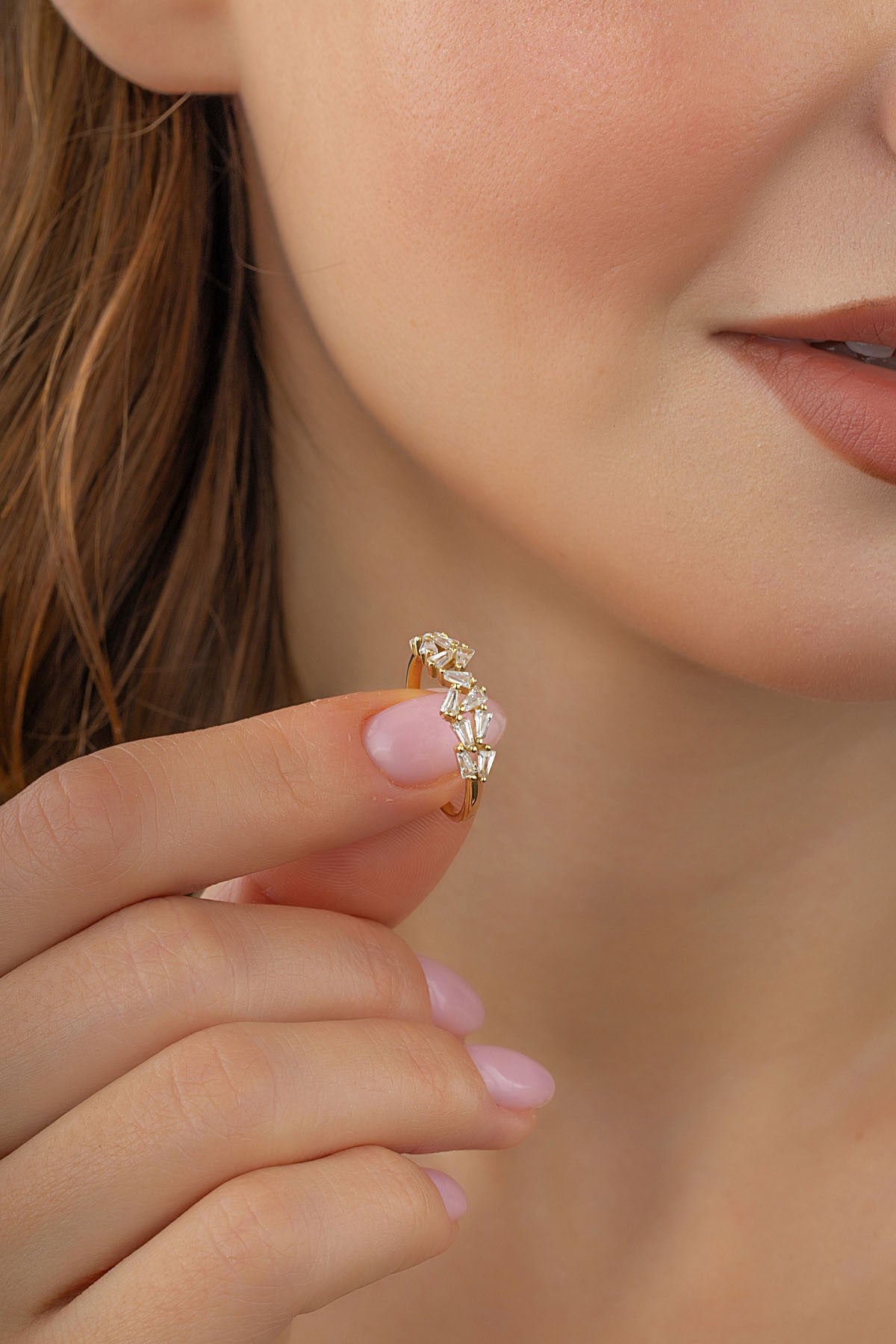 Modern Dizayn Taşlı Altın Yüzük