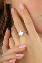 Beyaz Yansımalı Yonca Altın Yüzük