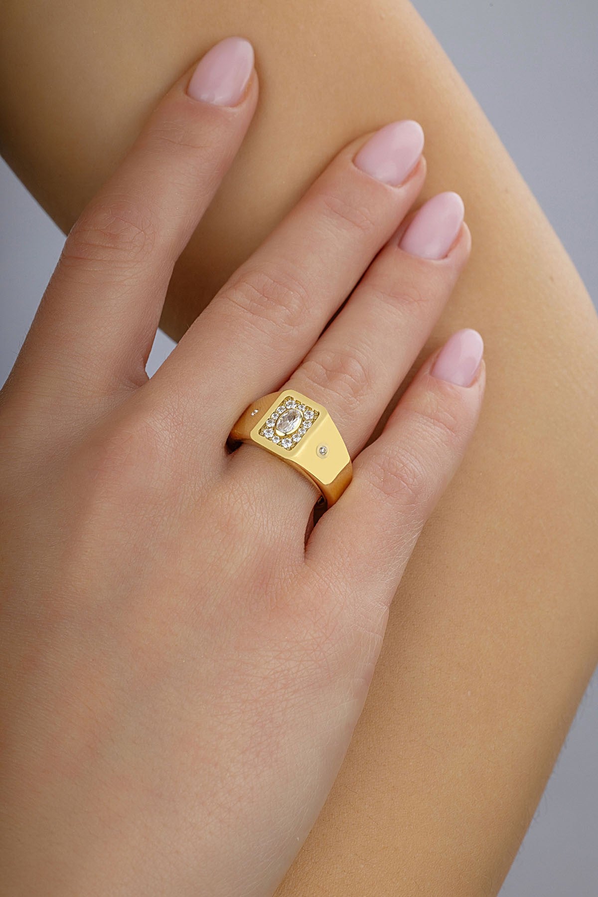 Geometrik Detay Altın Yüzük