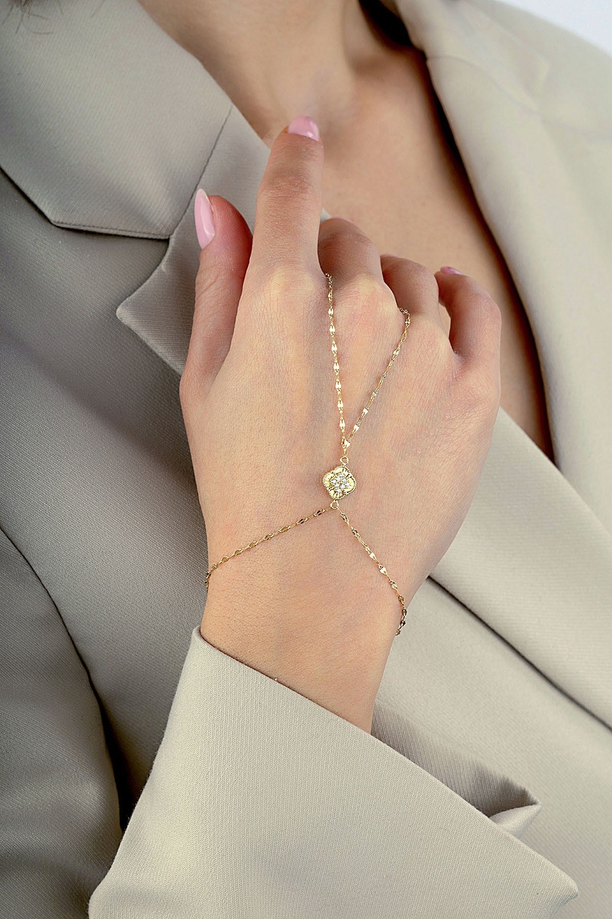 14 Ayar Taşlı Altın Şahmeran