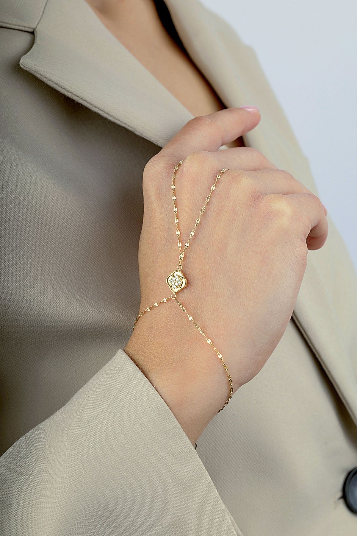 14 Ayar Taşlı Altın Şahmeran