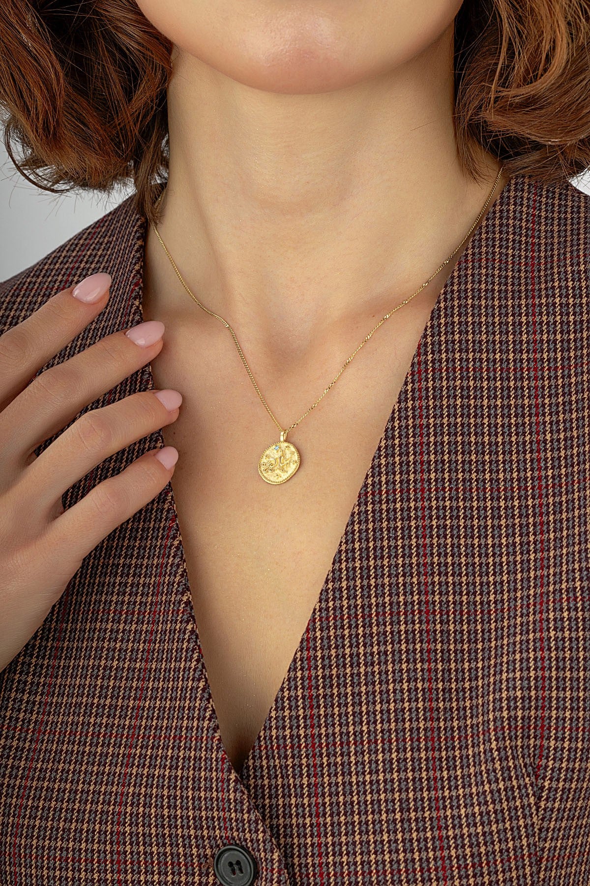 Kova Burcu 14 Ayar Altın Kolye Ürün ikincil görseli