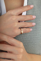 Dikdörtgen Bordo Taşlı Serçe Parmak Altın Yüzük