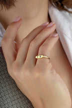 Dörtgen Mor Taşlı Serçe Parmak Altın Yüzük