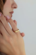 Dörtgen Mor Taşlı Serçe Parmak Altın Yüzük