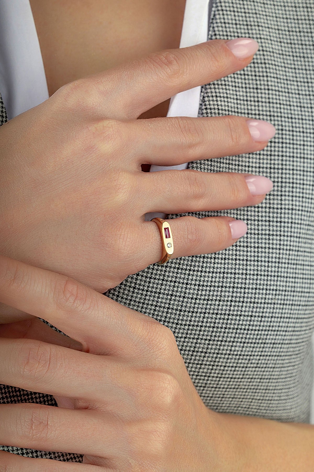 Dörtgen Mavi Taşlı Serçe Parmak Altın Yüzük Ürün ikincil görseli