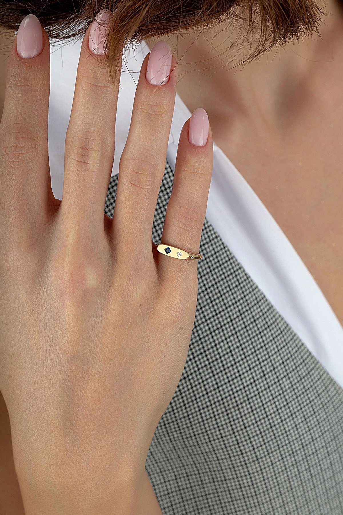 Dörtgen Mavi Taşlı Serçe Parmak Altın Yüzük