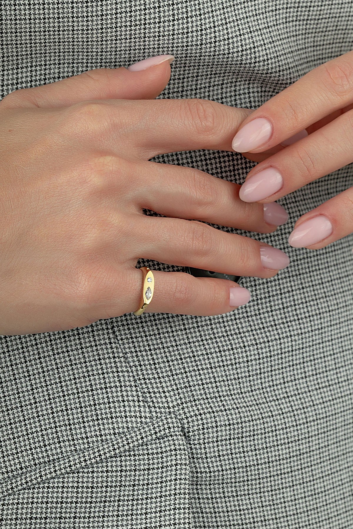 Elmas Kesim Taşlı Serçe Parmak Altın Yüzük Ürün ikincil görseli