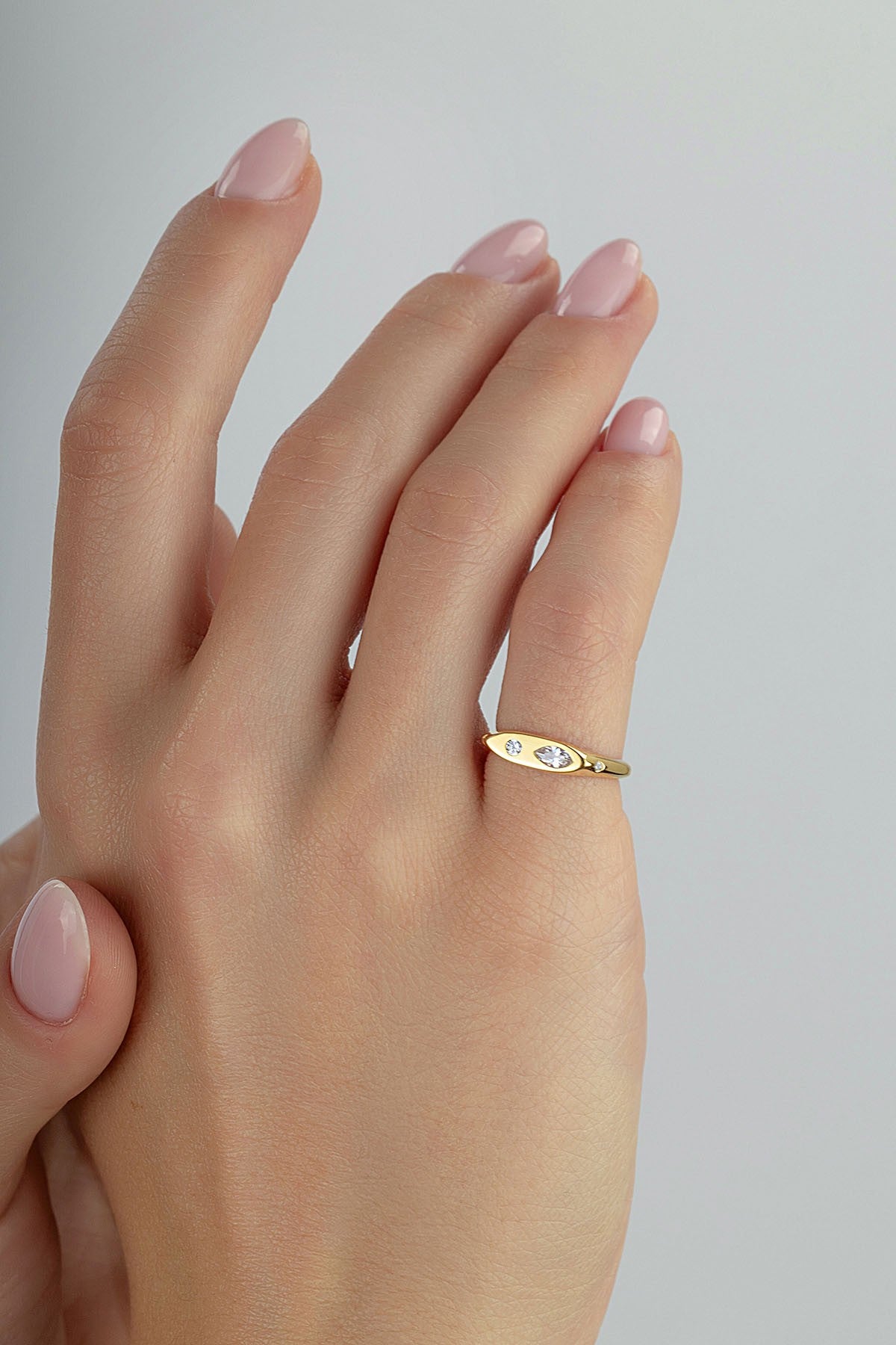 Elmas Kesim Taşlı Serçe Parmak Altın Yüzük