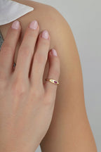 Elmas Kesim Bordo Taşlı Serçe Parmak Altın Yüzük