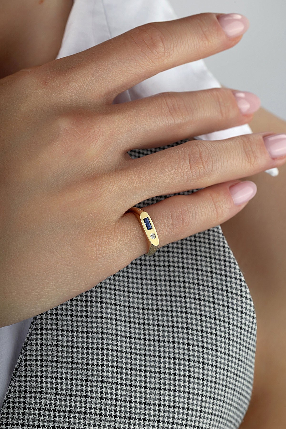 Dikdörtgen Mavi Taşlı Serçe Parmak Altın Yüzük Ürün ikincil görseli