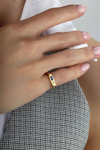 Dikdörtgen Mavi Taşlı Serçe Parmak Altın Yüzük