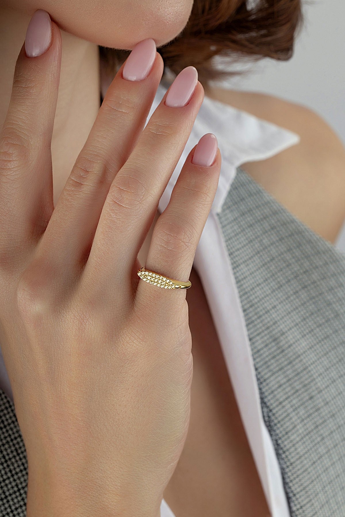 Sıra Taşlı Serçe Parmak Altın Yüzük