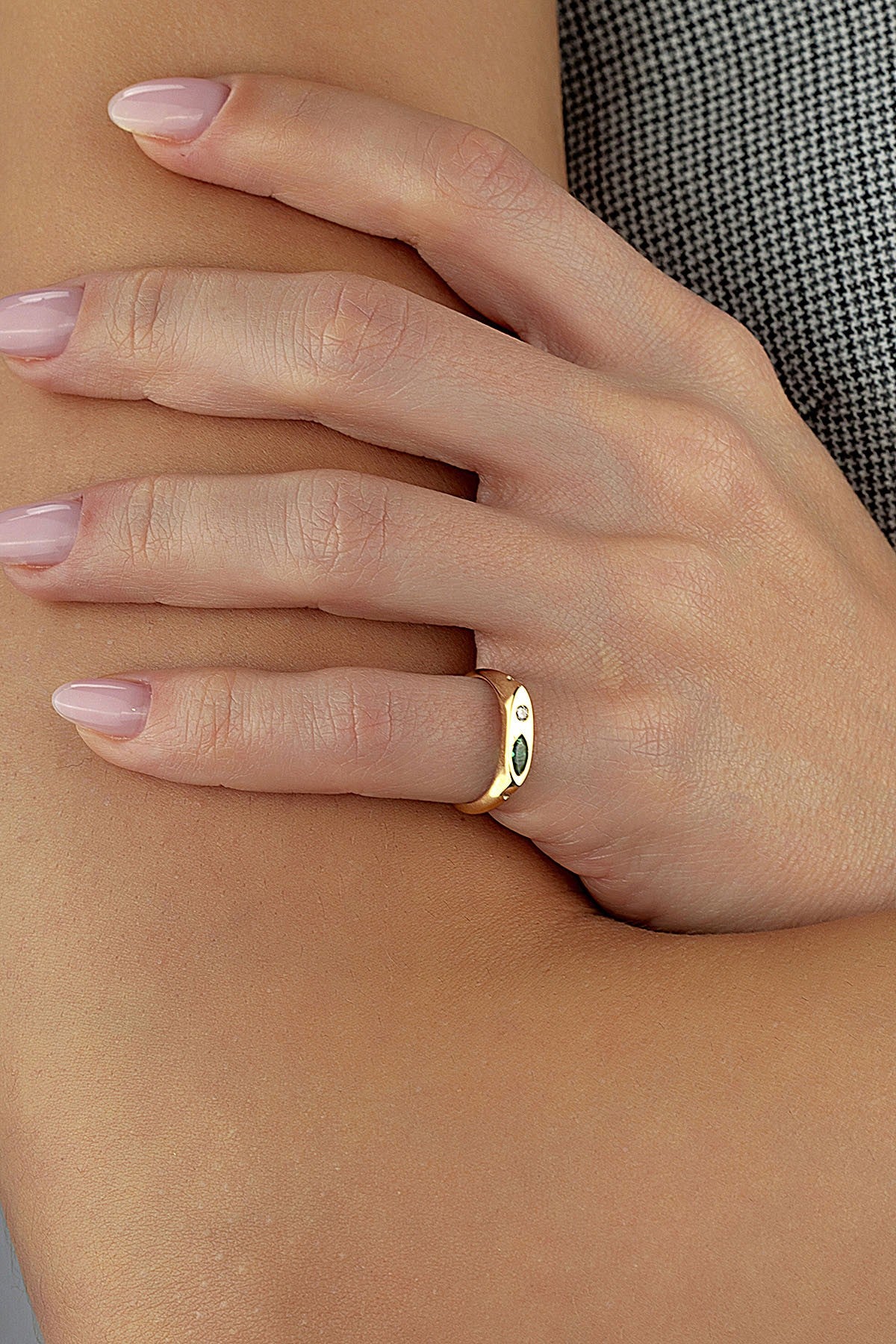 Elmas Şekilli Yeşil Taşlı Serçe Parmak Altın Yüzük Ürün ikincil görseli