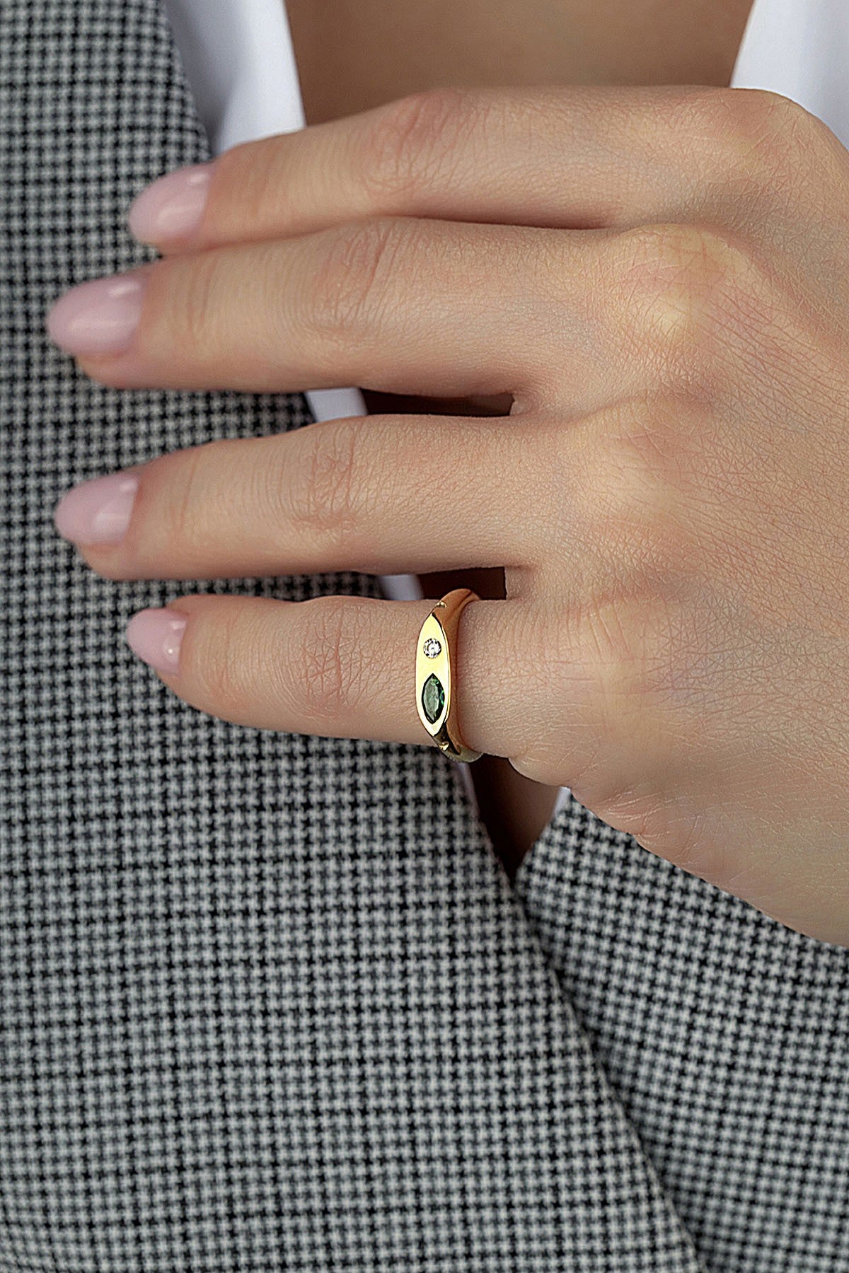 Elmas Şekilli Yeşil Taşlı Serçe Parmak Altın Yüzük