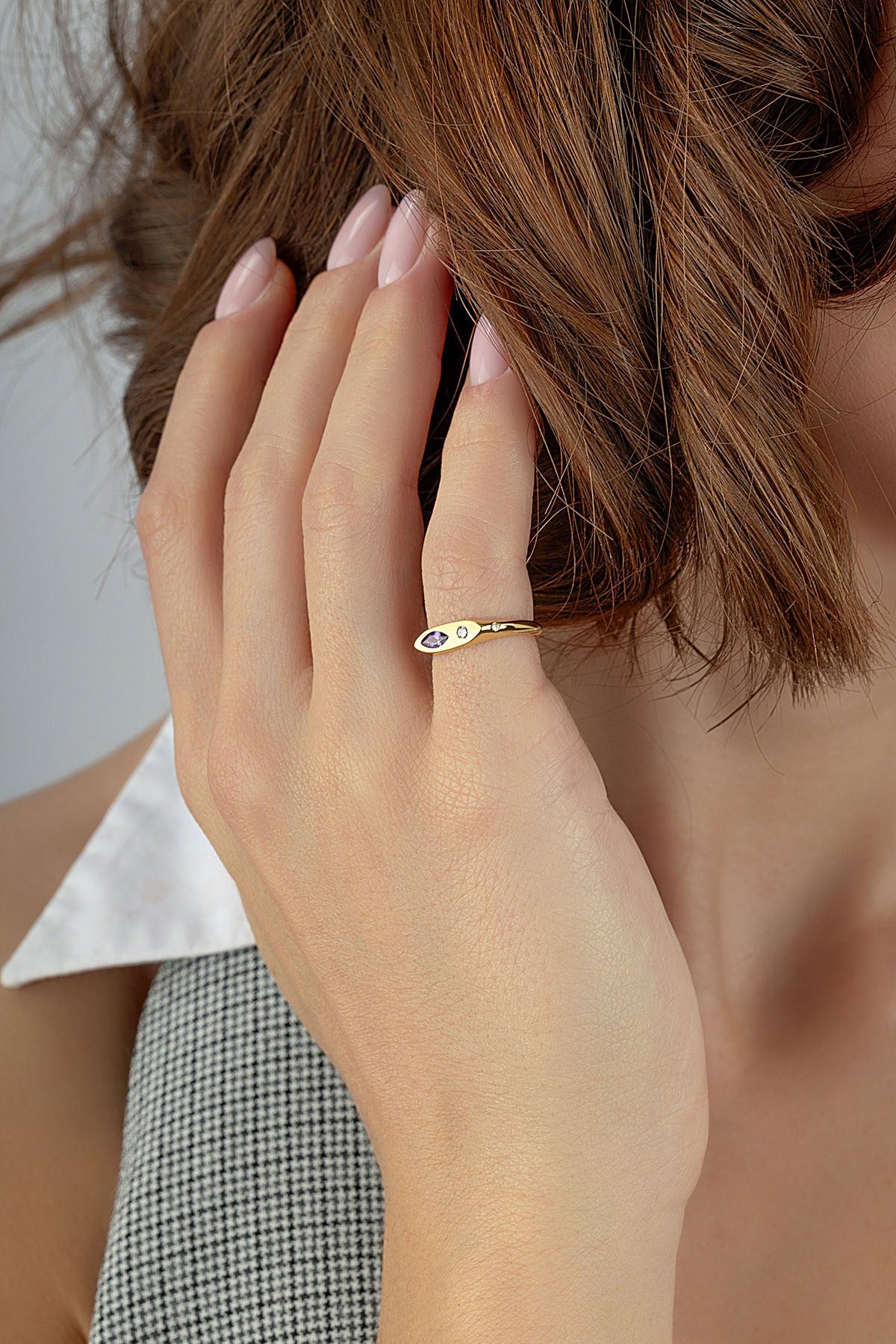 Elmas Şekilli Mor Taşlı Serçe Parmak Altın Yüzük