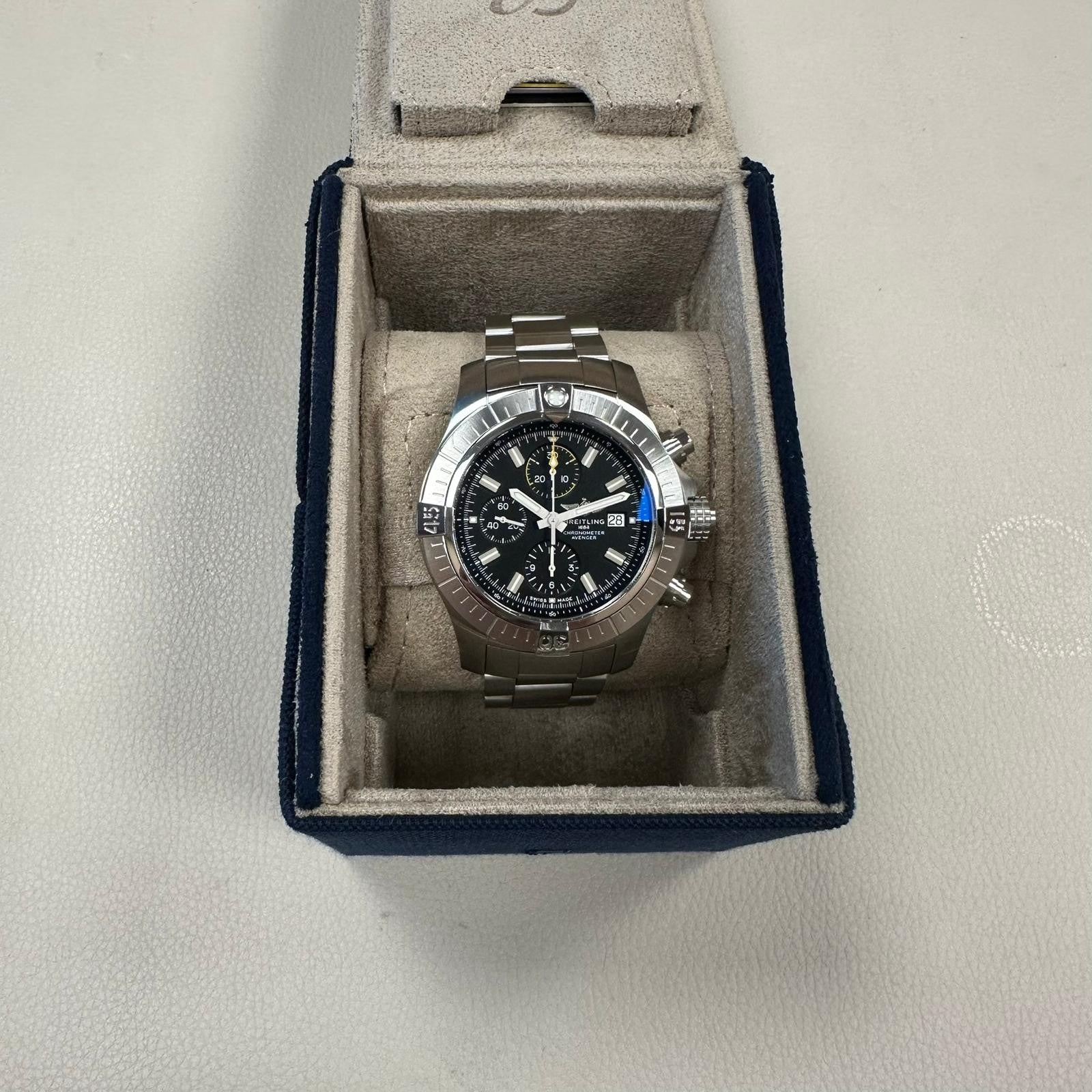 BREITLING Avenger Chronograph 45 Erkek Saati