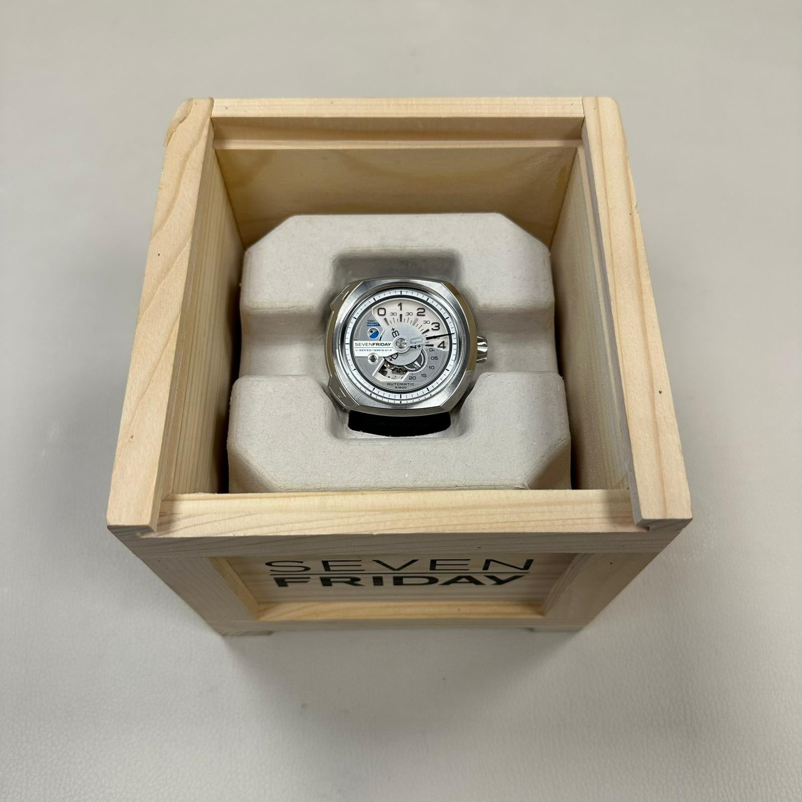 SEVENFRIDAY V1 Collection 01 Model Erkek Saati