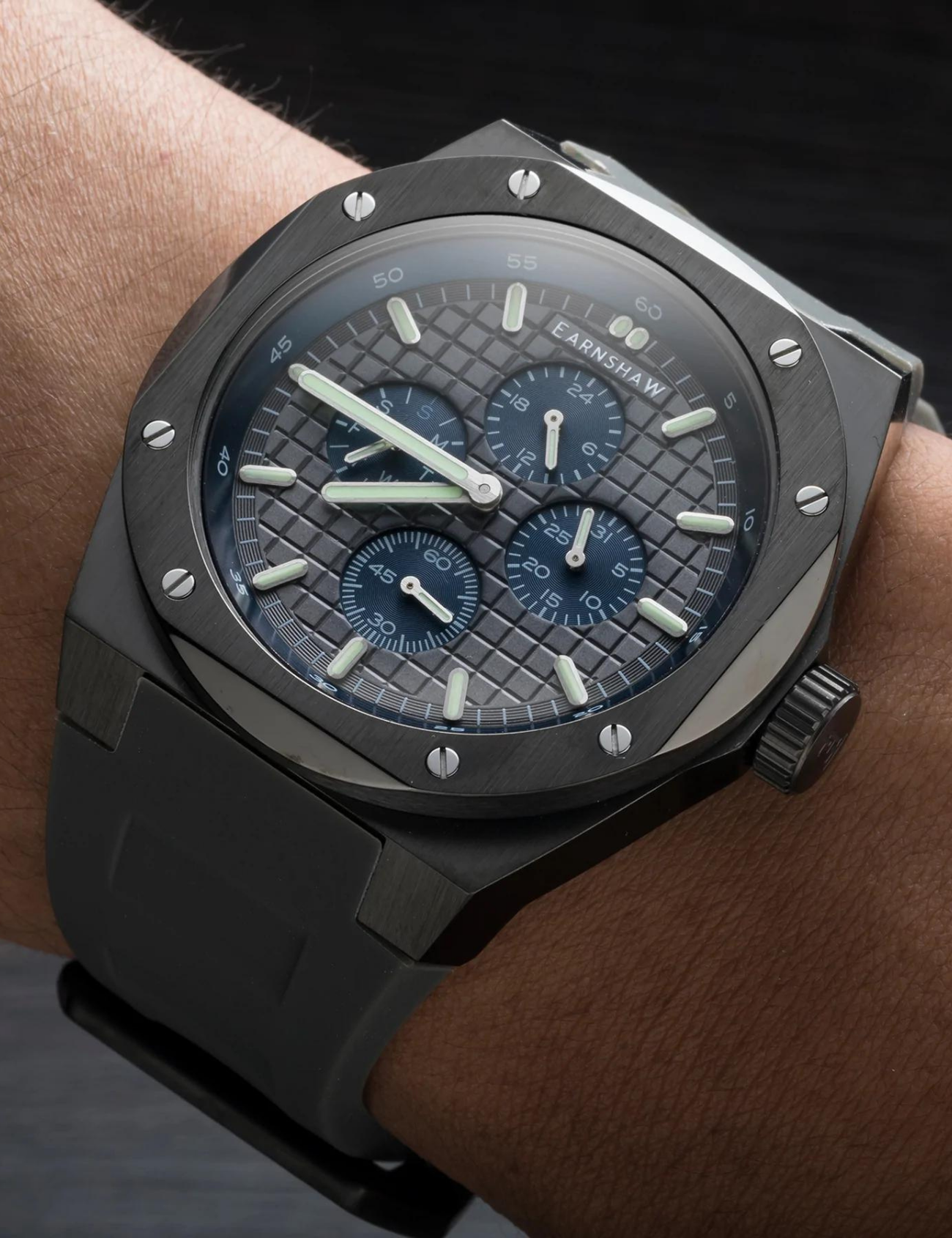 EARNSHAW ES-8253-04 25 Erkek Kol Saati Ürün ikincil görseli