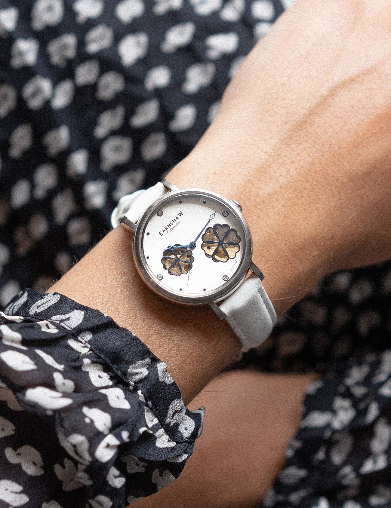 EARNSHAW ES-8158-01 Kadın Kol Saati