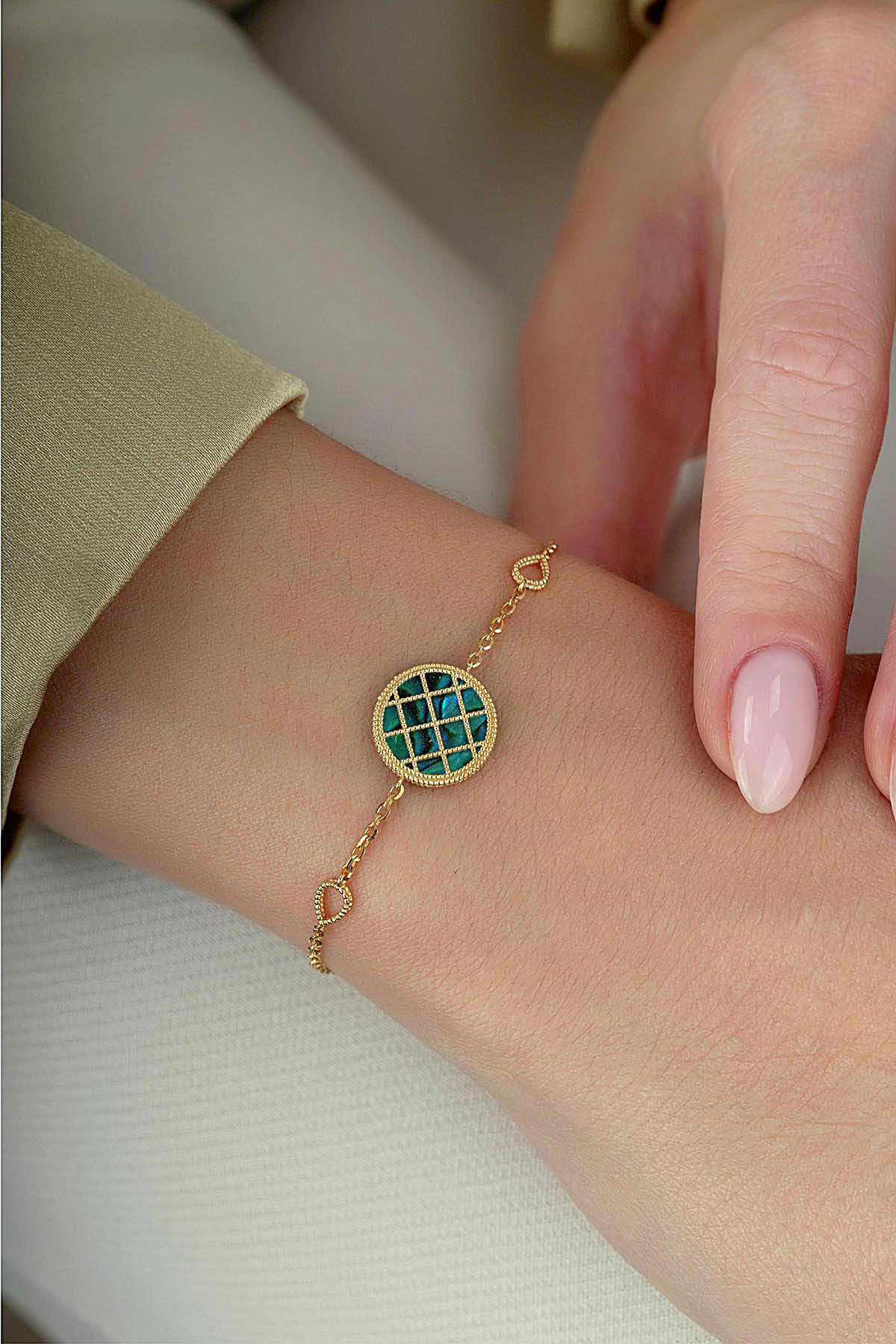 Double-Sided Green and White Mother-of-Pearl Gold Bracelet Secondary image