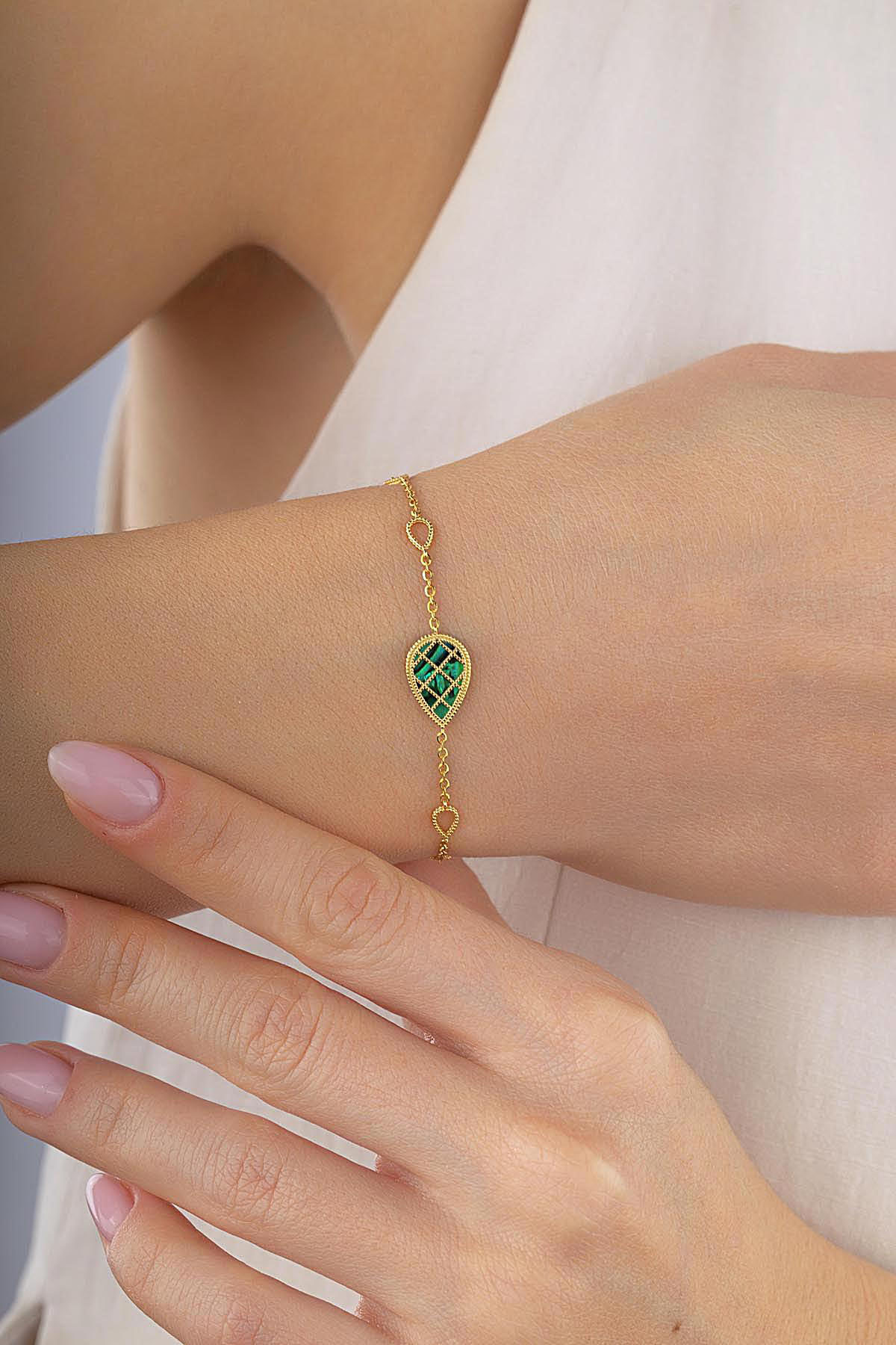 Double-Sided Green and White Mother-of-Pearl Drop Gold Bracelet Secondary image