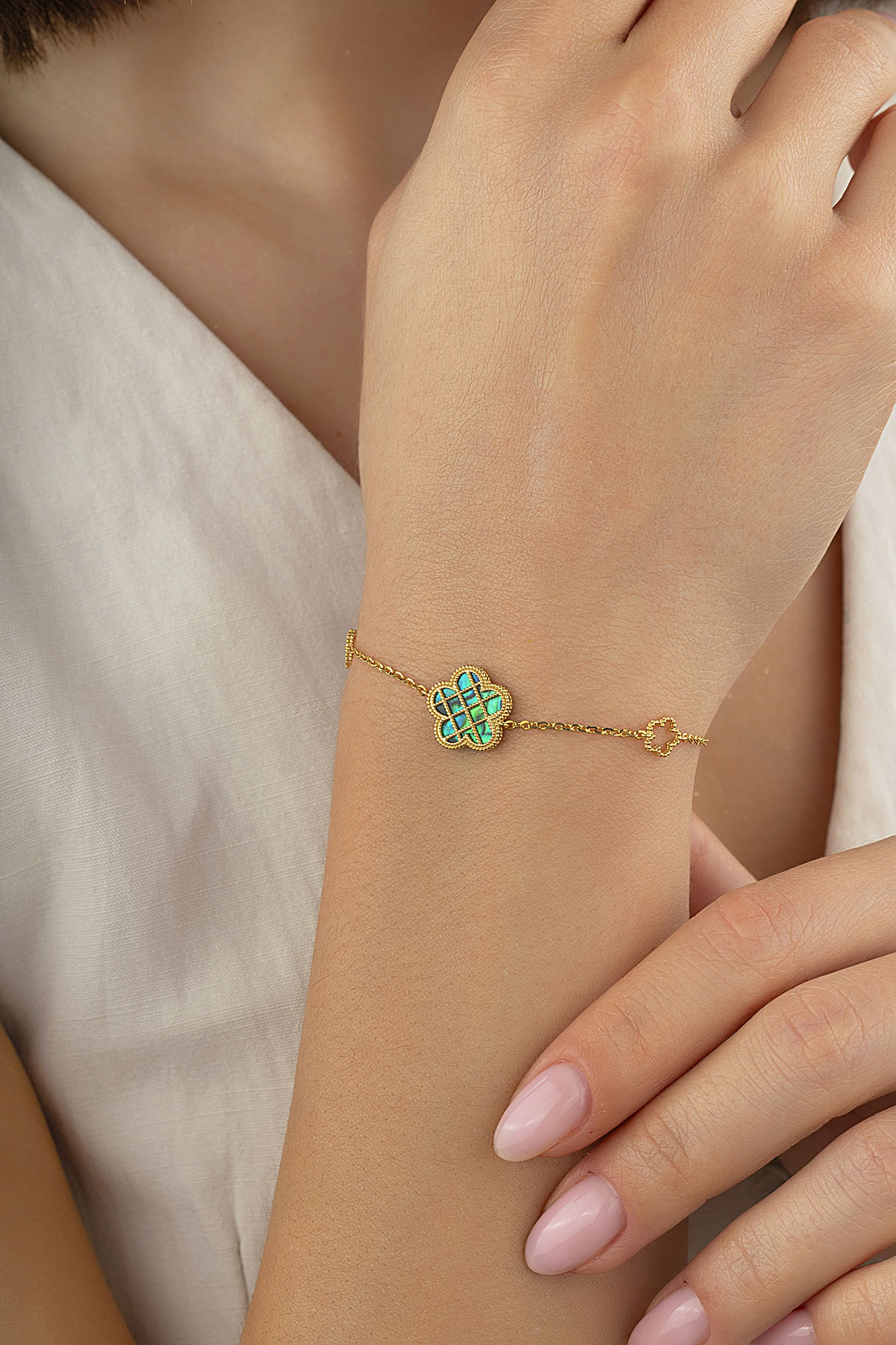 Double-Sided Green and White Mother-of-Pearl Cage Flower Gold Bracelet Secondary image