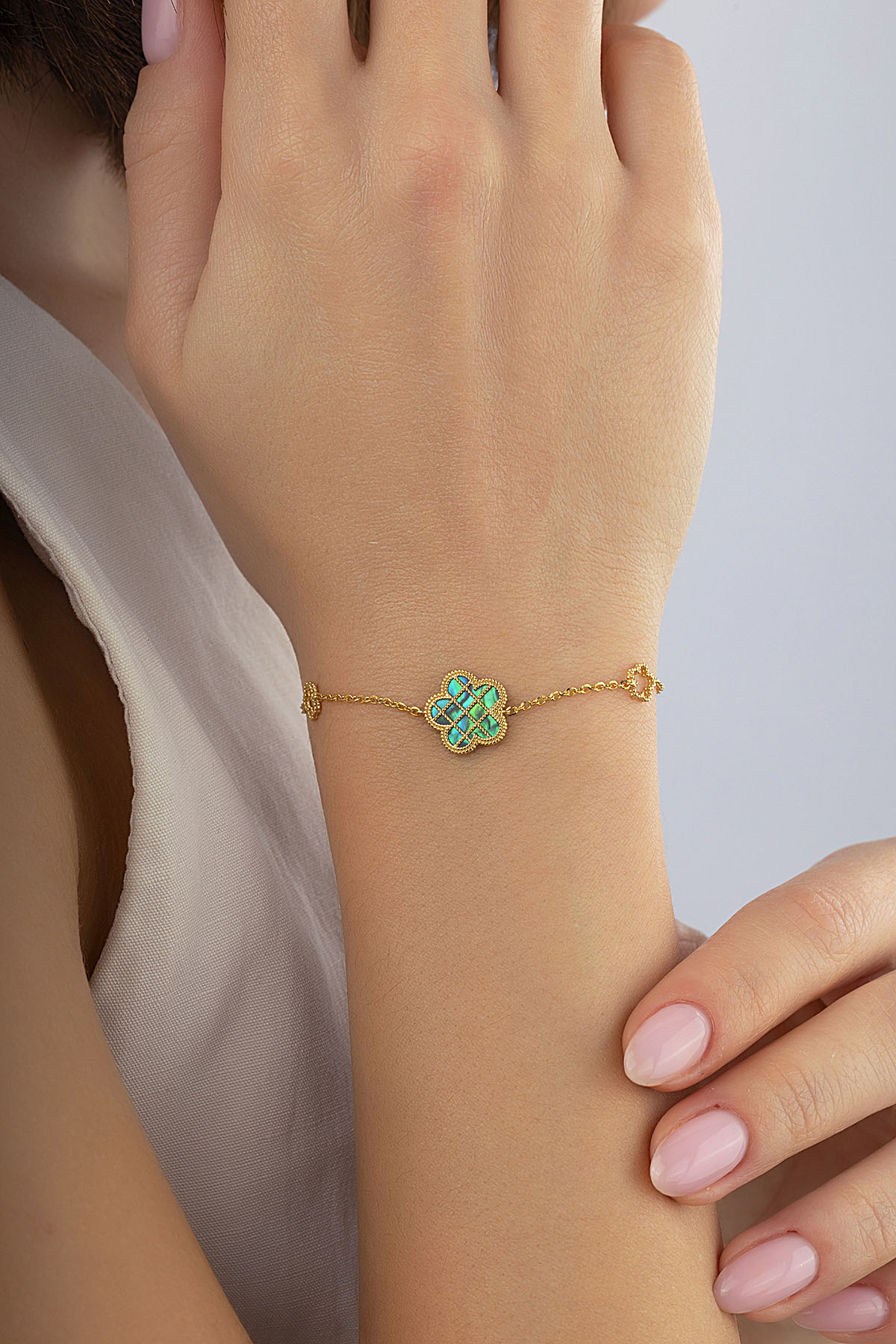 Çift Taraflı Yeşil Beyaz Sedef Kafesli Çiçek Altın Bileklik Ürün ikincil görseli