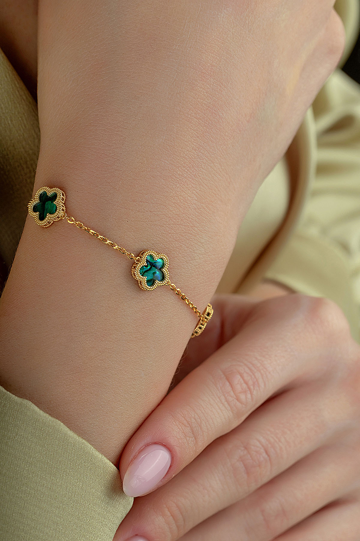 Çift Taraflı Yeşil Beyaz 3 Çiçek Desenli Altın Bileklik Ürün ikincil görseli