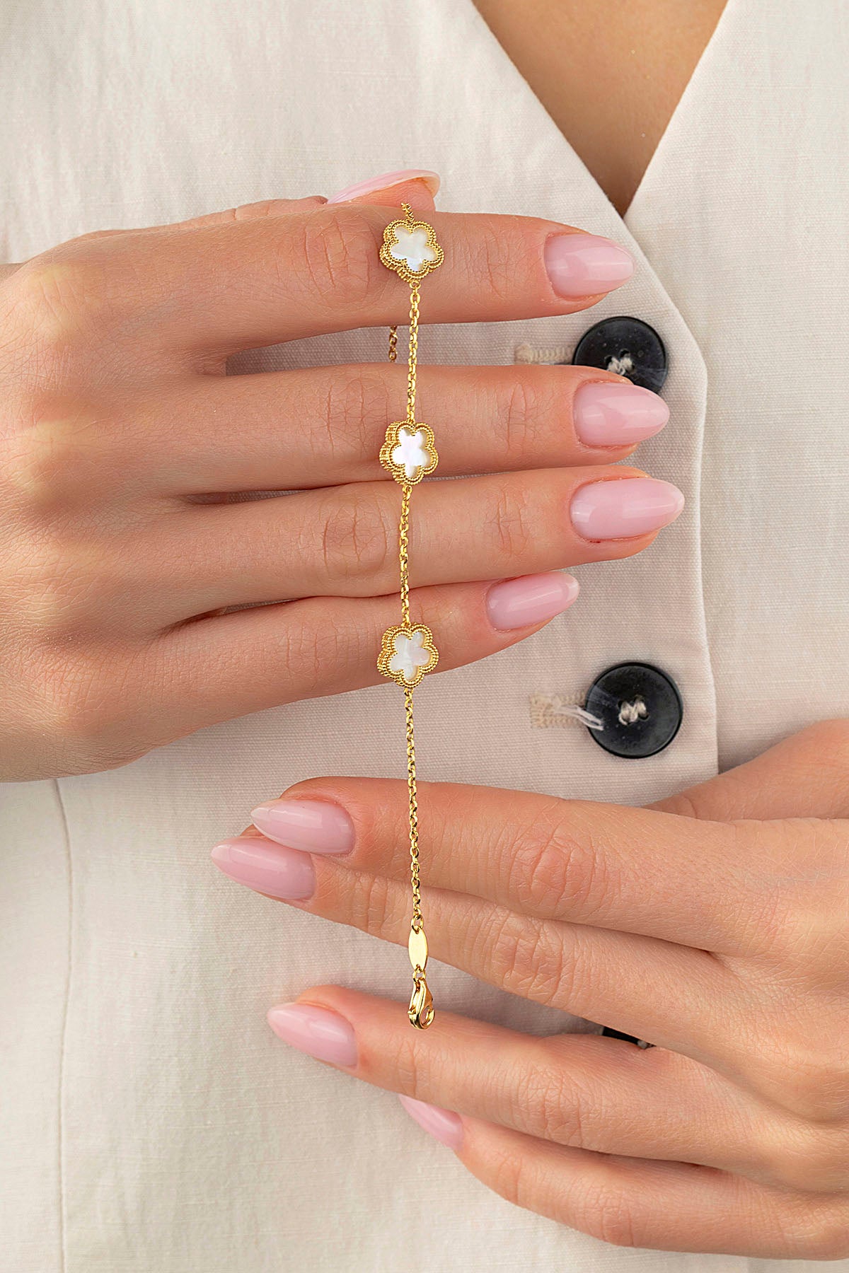 Çift Taraflı Pembe Beyaz Sedefli 3 Çiçek Altın Bileklik