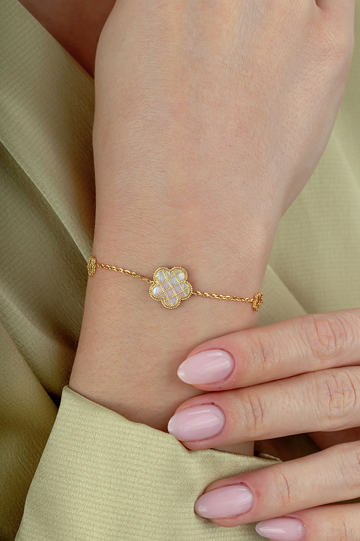 Çift Taraflı Gri Beyaz Sedefli Çiçek Altın Bileklik Ürün ana görseli