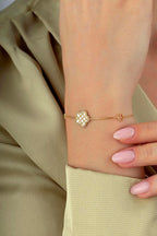 Çift Taraflı Gri Beyaz Sedefli Çiçek Altın Bileklik