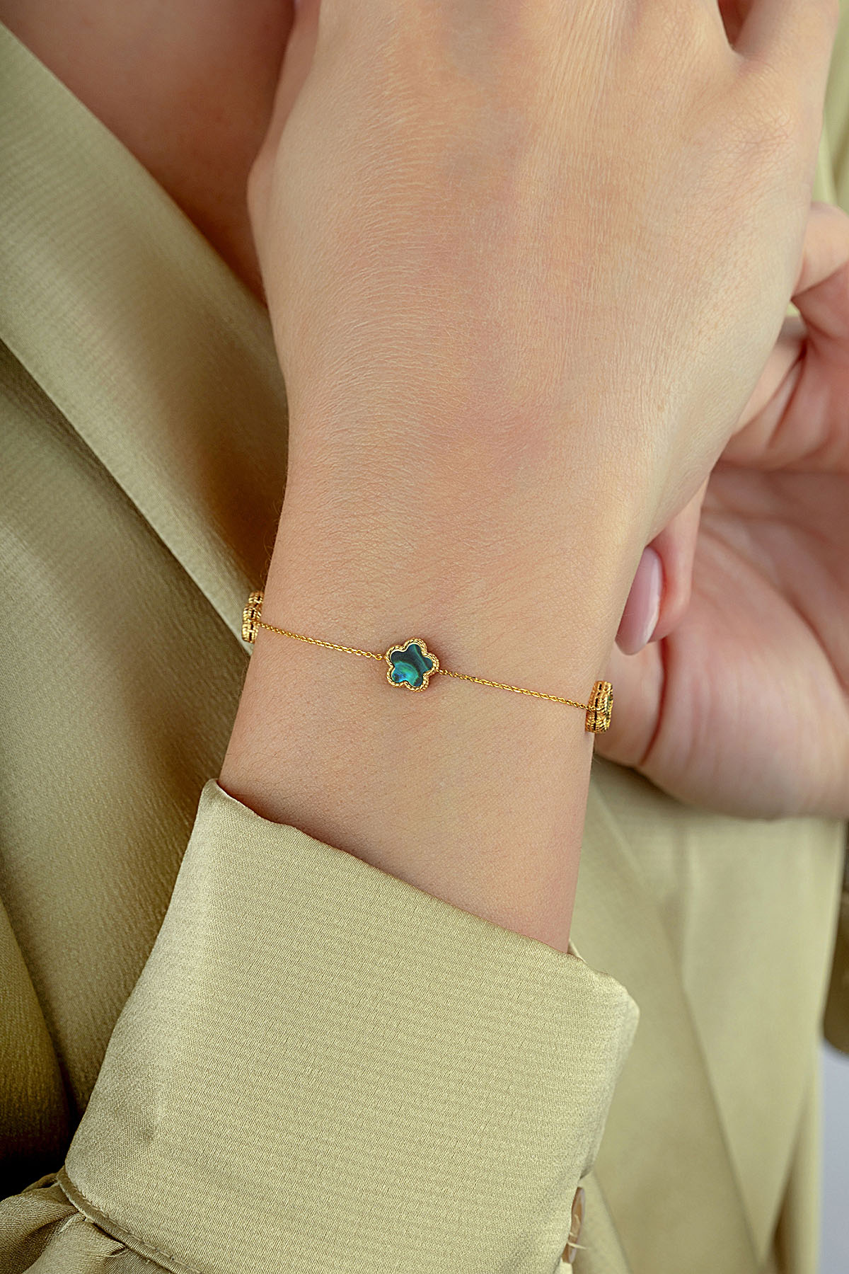 Çift Taraflı Yeşil Beyaz Sedefli Geniş 3 Çiçekli Altın Bileklik Ürün ana görseli