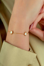 Çift Taraflı Yeşil Beyaz Sedefli Geniş 3 Çiçekli Altın Bileklik