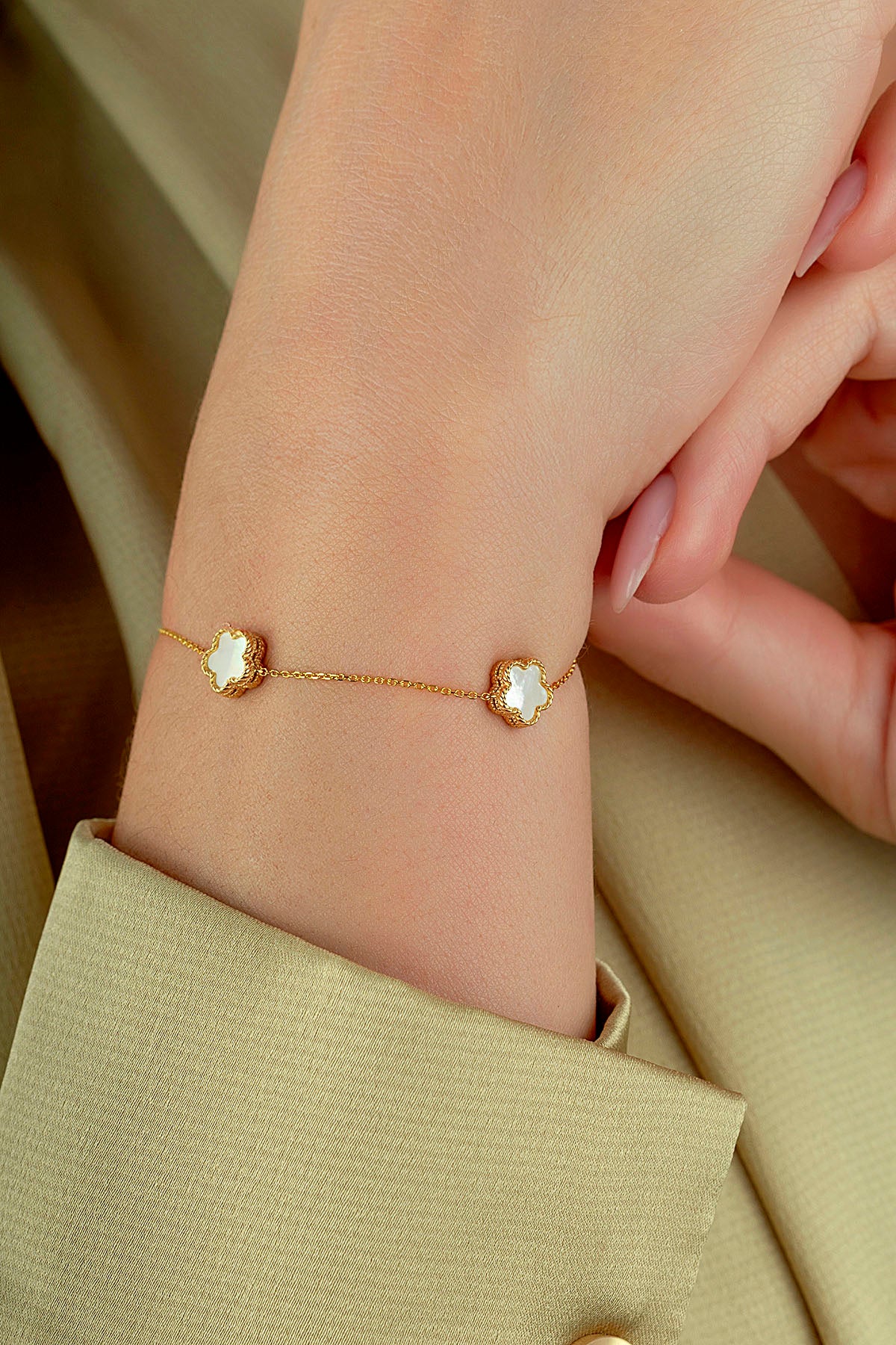 Çift Taraflı Yeşil Beyaz Sedefli Geniş 3 Çiçekli Altın Bileklik