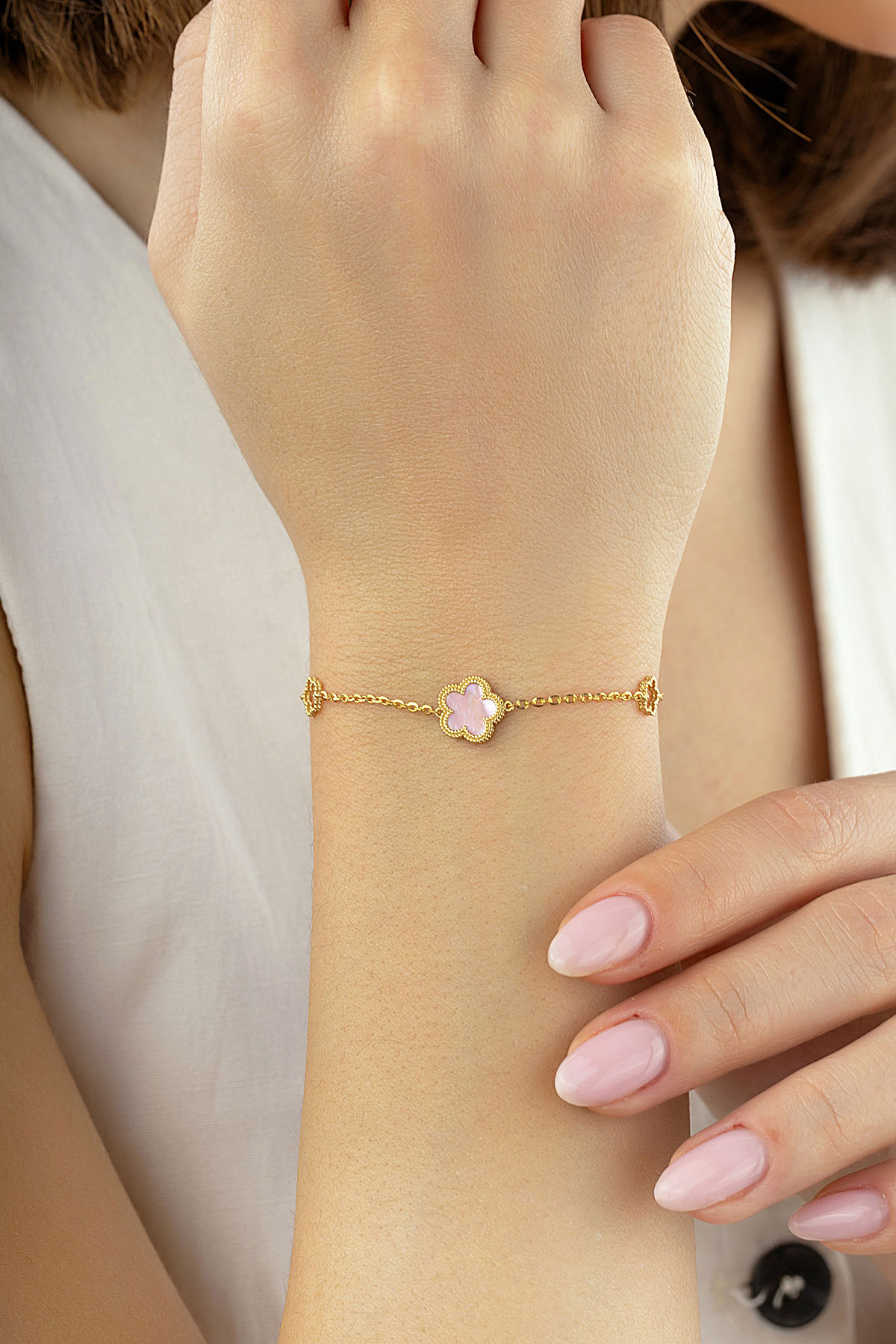 Çift Taraflı Pembe Beyaz Sedefli Çiçek Altın Bileklik Ürün ikincil görseli