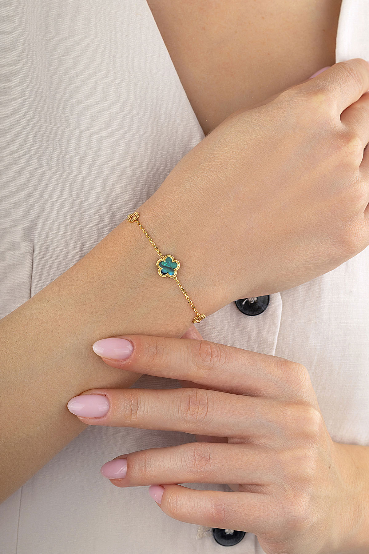 Çift Taraflı Yeşil Beyaz Sedefli Çiçek Altın Bileklik Ürün ana görseli