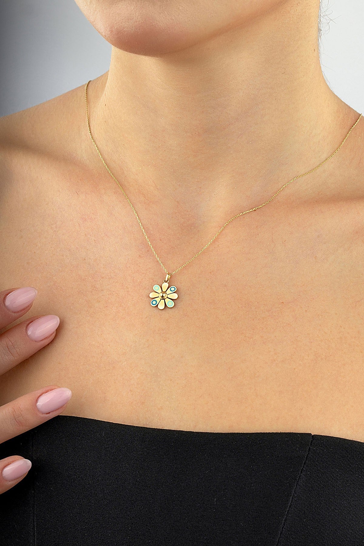 14 Ayar Yaprak Figürlü Altın Kolye Ürün ikincil görseli