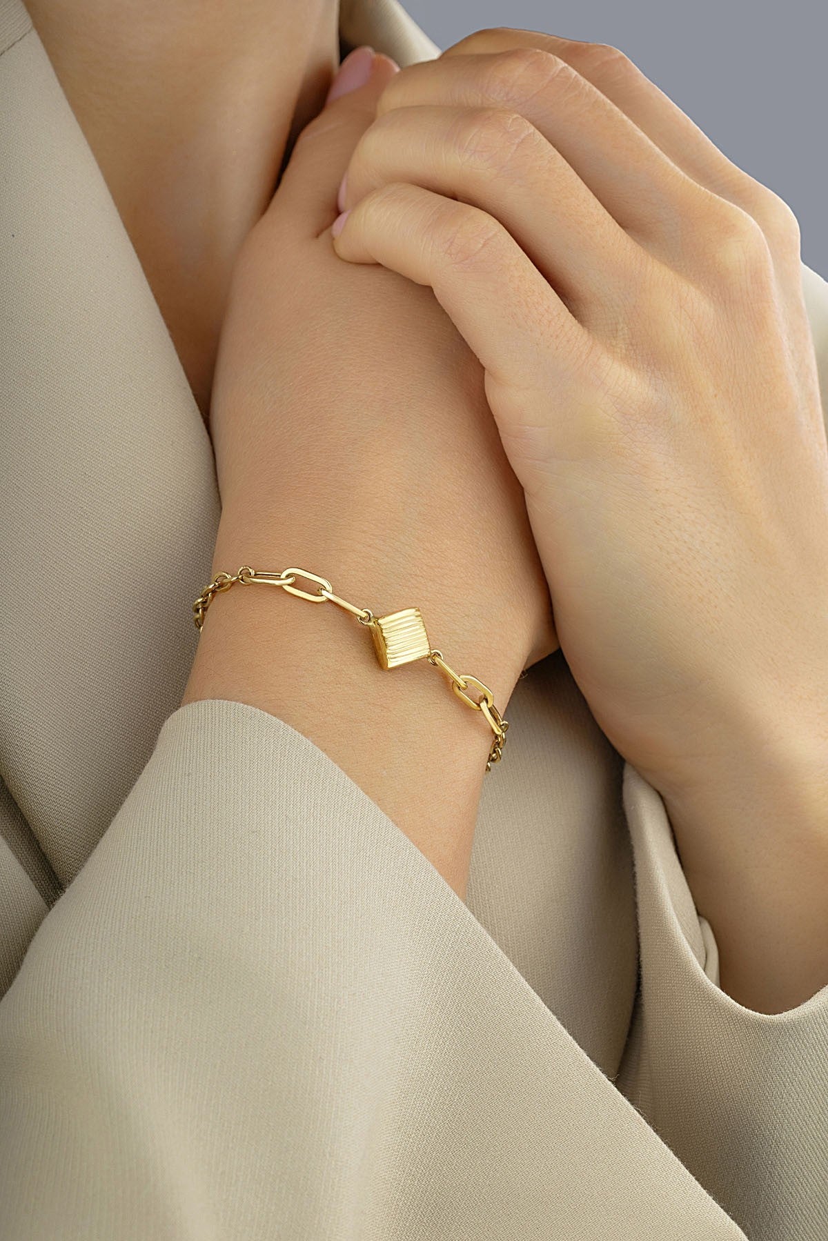 14 Ayar Dörtgen Ataç Altın Bileklik Ürün ana görseli