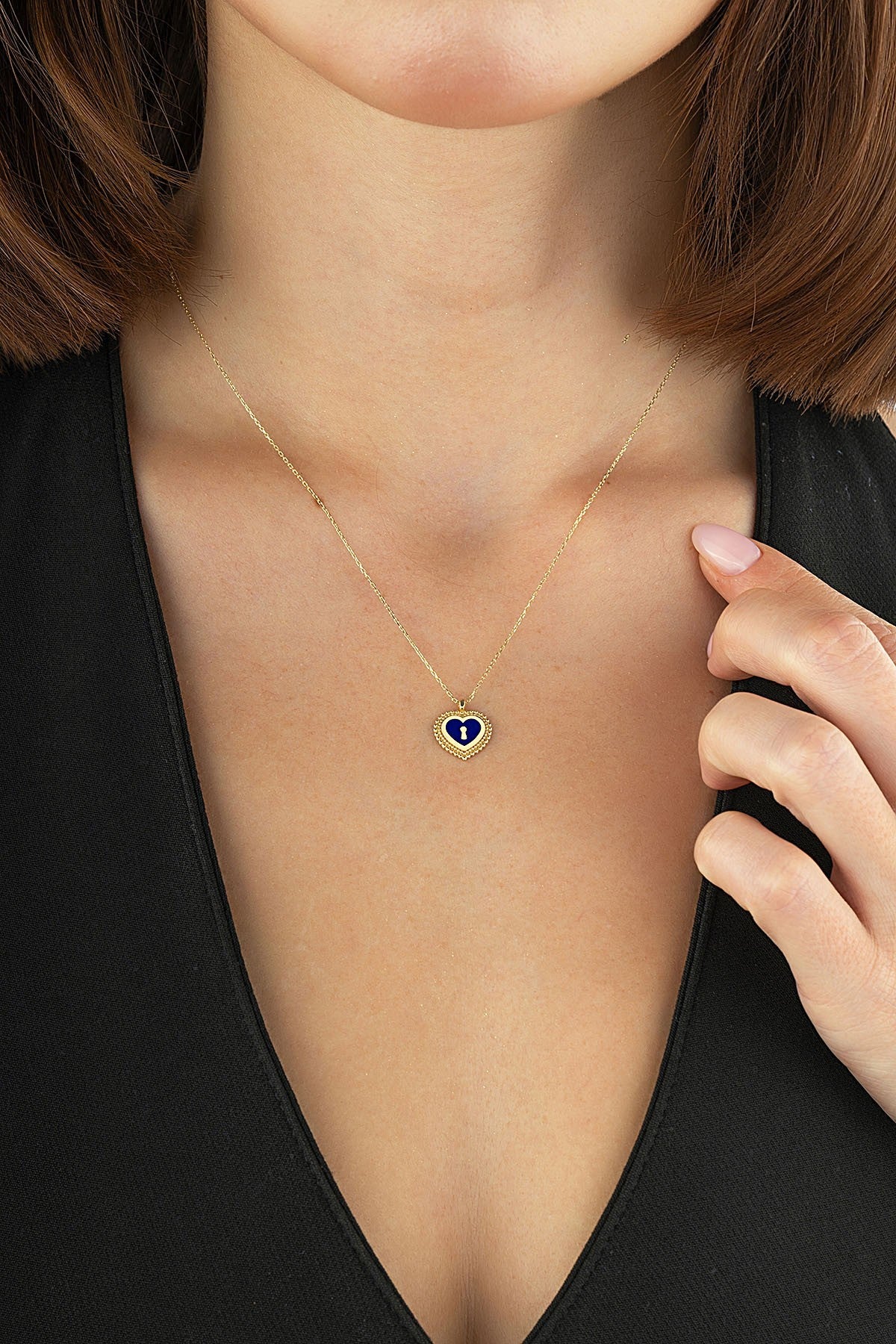 14 Ayar Kilit Desenli Altın Kolye Secondary image