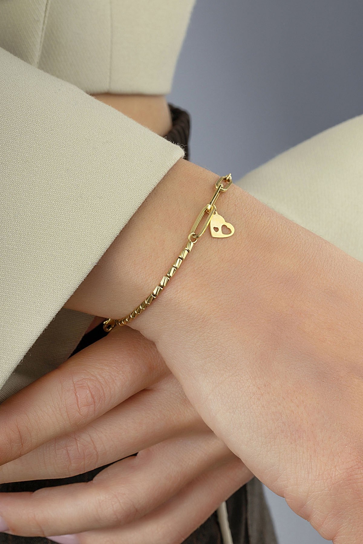 14 Ayar Ataç Sallanan Kalp Altın Bileklik Ürün ikincil görseli