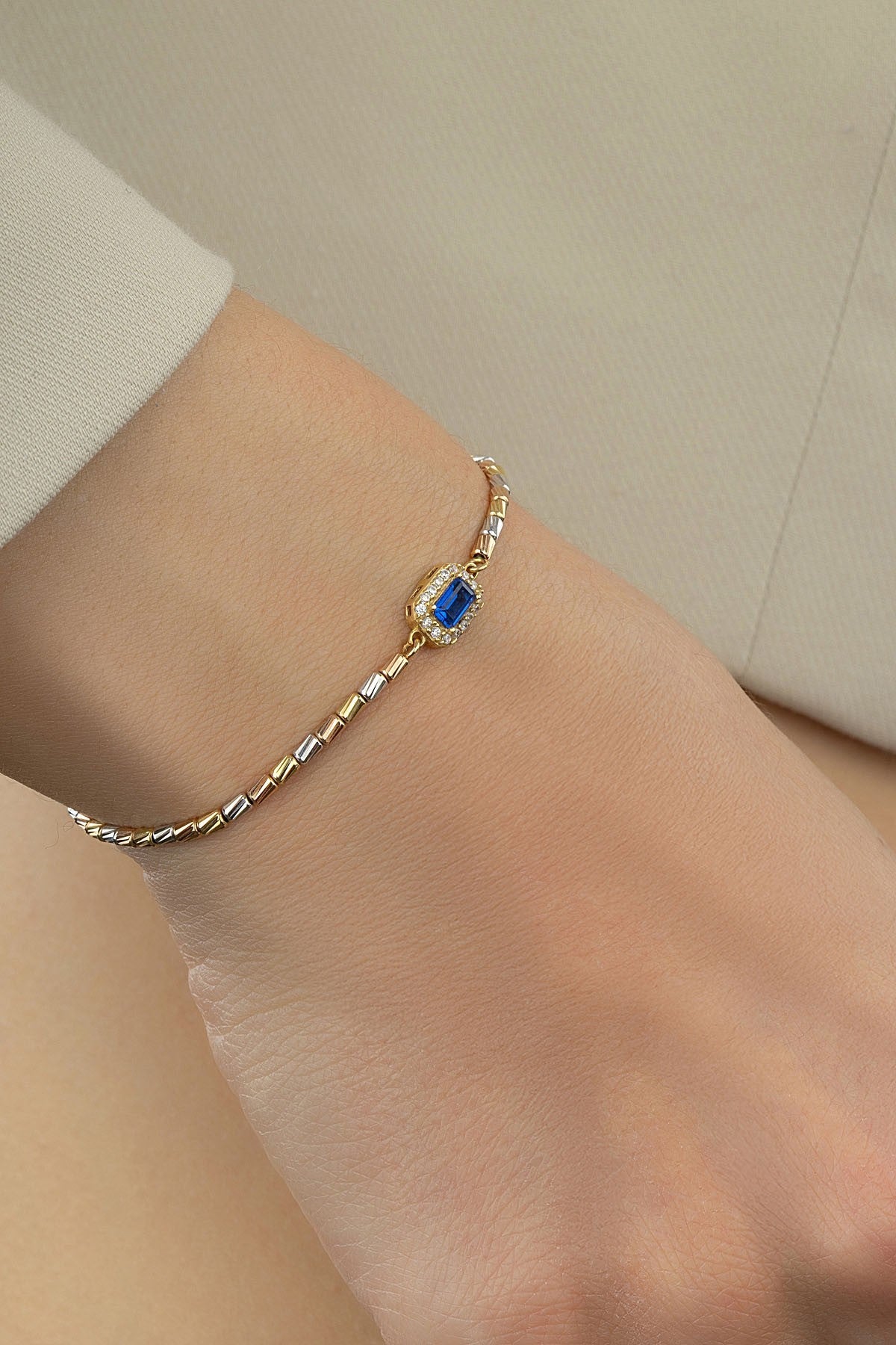 14 Ayar Dikdörtgen Mavi Taş Detaylı Zarif Altın Bileklik Ürün ana görseli