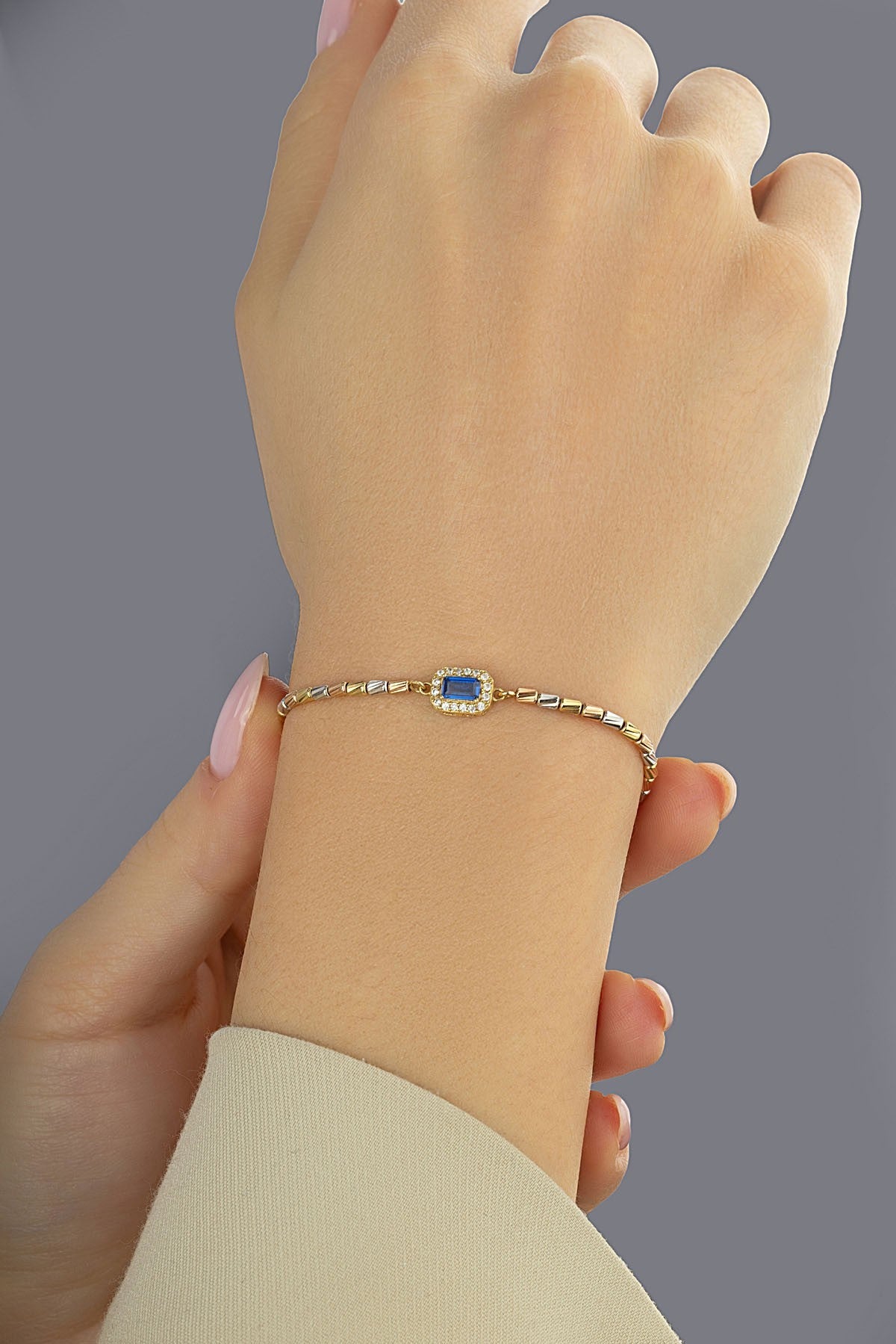 14 Ayar Dikdörtgen Mavi Taş Detaylı Zarif Altın Bileklik