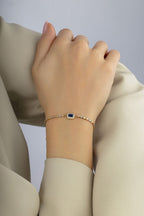 14 Ayar Dikdörtgen Mavi Taş Detaylı Zarif Altın Bileklik